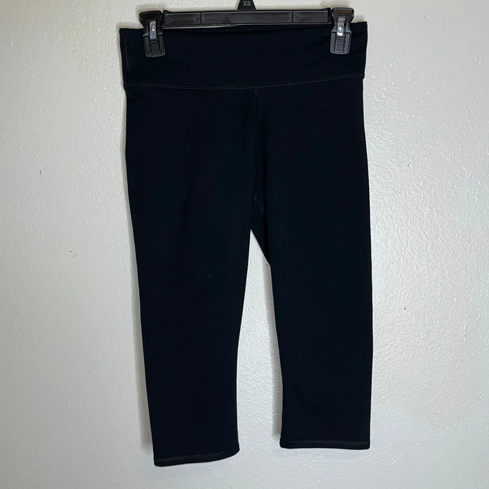 Fabletics Capri legging - Picture 2 of 9